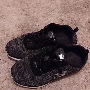 Skechers lightweight tennis shoes